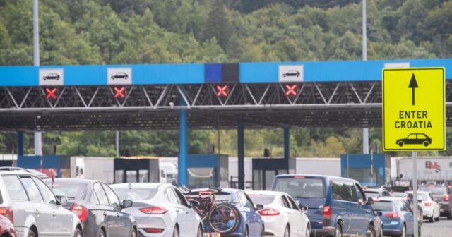 Un austriaco llevaba el cuerpo de una mujer en el asiento del pasajero
