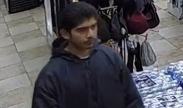 La policía de Anaheim está buscando a la persona que agredió al dueño de un negocio, dejándolo gravemente herido el 9 de diciembre de 2024. (Departamento de Policía de Anaheim)