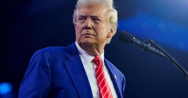 Ford dona un millón de dólares para la toma de posesión de Trump
