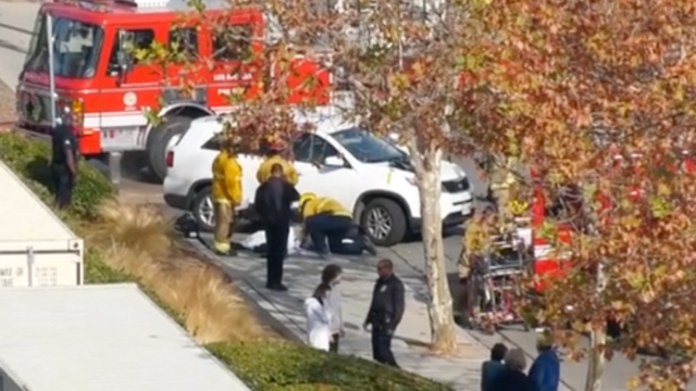 Hombre muere tras quedar atrapado debajo del eje de una camioneta en el Valle de San Fernando 
