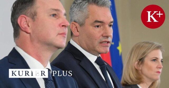 Los tres líderes del partido buscando los faros
