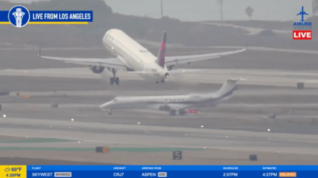 Investigación en curso tras casi colisión en LAX
