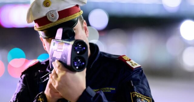 Un pasajero de 18 años resultó herido al huir de la policía en Graz

