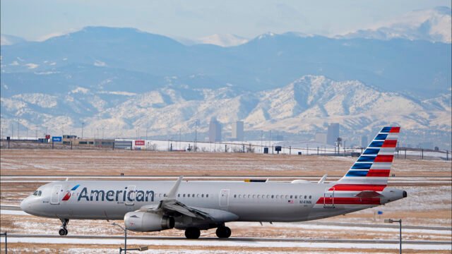 American Airlines suspendida en tierra: la FAA dice que se emitió una parada en tierra para todos los vuelos de American Airlines en la mañana de Nochebuena
