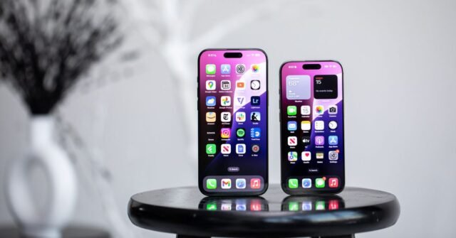 A picture of the iPhone 16 Pro and Pro Max next to each other.