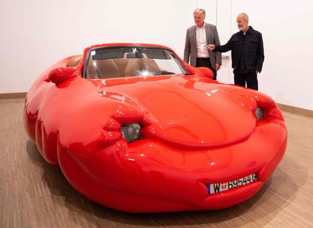 El artista Erwin Wurm se queja del robo de ideas por parte del gigante eléctrico Samsung