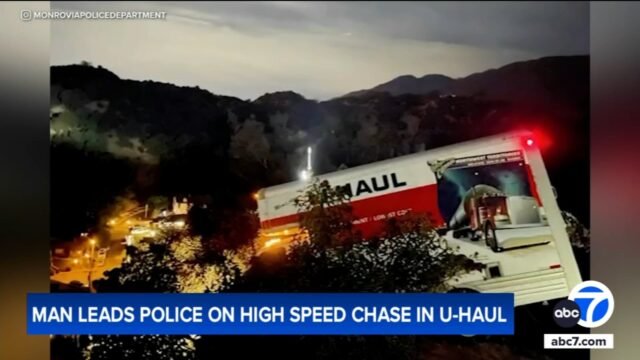 El sospechoso de una persecución en Monrovia casi se cae de un acantilado de 30 pies mientras escapa de la policía en un U-Haul robado, muestra un video
