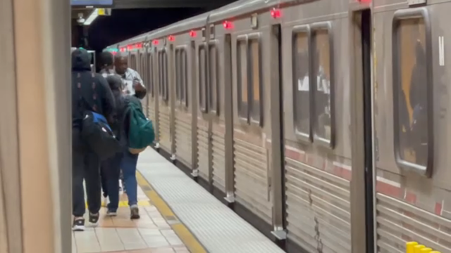 Los Ángeles presenta una demanda contra Metro por el apuñalamiento mortal de 2023
