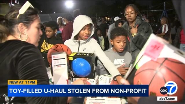 U-haul lleno de juguetes donados robados en el sur de Los Ángeles; Spark of Love interviene para ayudar
