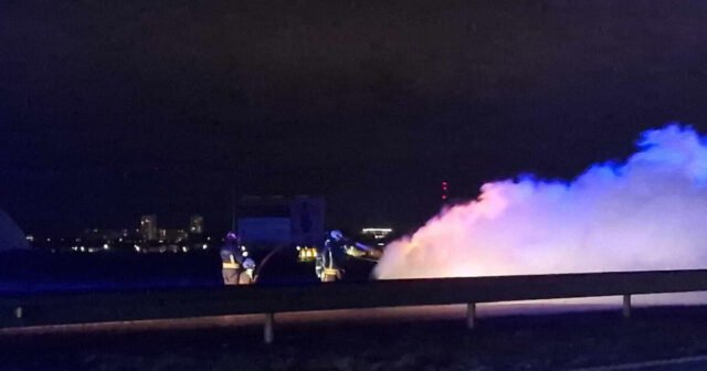 Un coche se incendió en la autopista de Palanga
